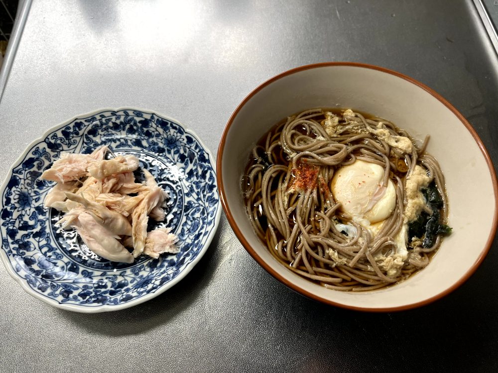 蕎麦とサラダチキン